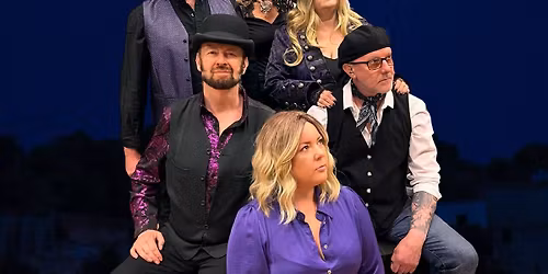 Fleetwood Mad At The Station