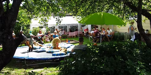 Kes\u00e4kahvila Raparperitaivas