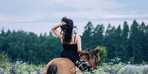 Warsztaty Zielarsko Konne z Jog\u0105 o Zachodzie S\u0142o\u0144ca 