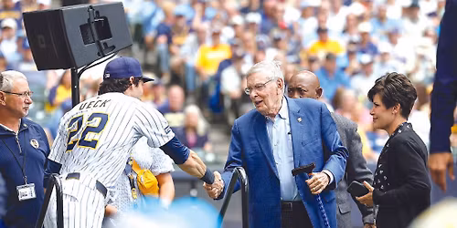 Milwaukee Brewers at San Francisco Giants at Oracle Park