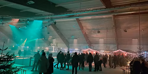 Hüttenzauber in der Eissporthalle 