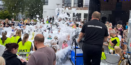 Bli med p\u00e5 et ellevilt skumparty i Sundet, Eidsvoll! \ud83c\udf89\ud83d\udca6