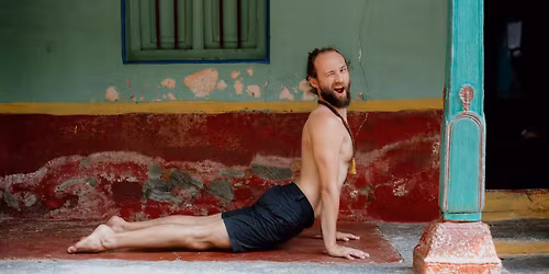 Spotkanie S\u0142o\u0144ca i Ksi\u0119\u017cyca - Vinyasa Krama Mandiram