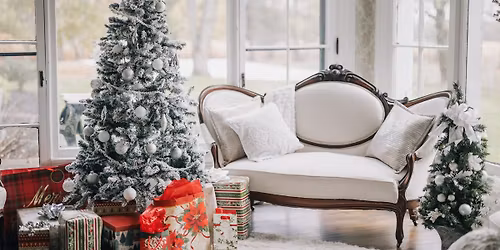 Holiday Photos & Tour of The Hillcrest Estate