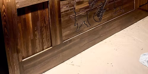 \u00abFredagskveld\u00bb (Aldersgrense 18 \u00e5r)