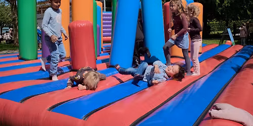 Gratis hoppeborge og leg i parken