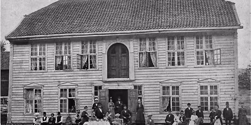 Historiske Land\u00e5s: g\u00e5rdene Kolst\u00f8len og Mandsv\u00e6rket