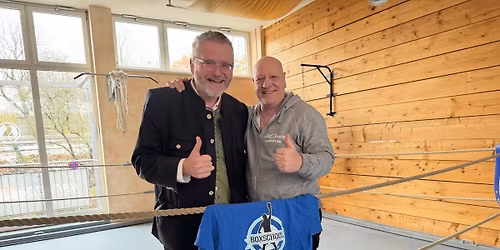 Sportstudio wird zum Lesesaal: Benefizlesung f\u00fcr Boxschool e.V.