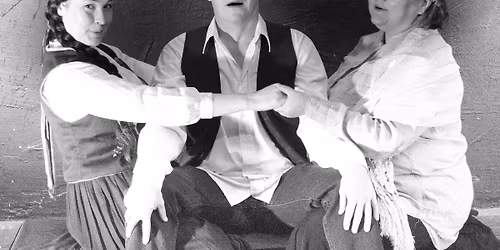 Tupa ryskyi, parret paukkui! -esitys Painotalolla