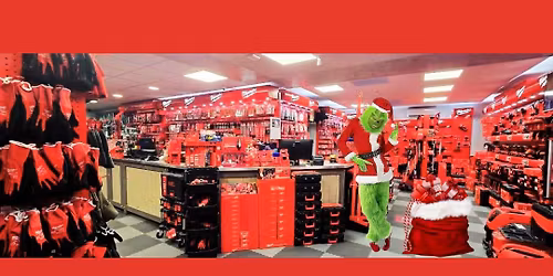 Grinch rozdaje prezenty z Milwaukee !