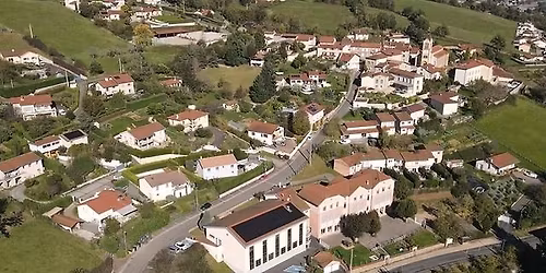 march\u00e9 de producteurs et de cr\u00e9ateurs