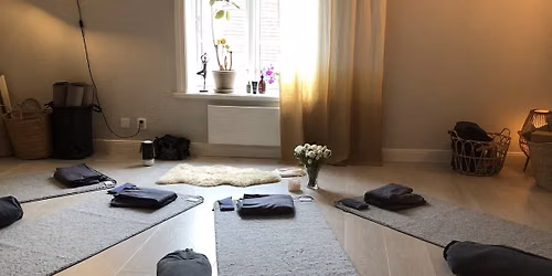 Start - Lugn & st\u00e4rkande Kundaliniyoga 8 ggr