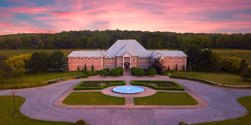 Luna Concert in Chateau des Charmes Cellar