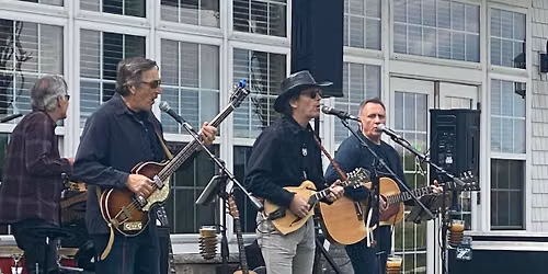 Sweet Acoustics Falls into Mackinaw\u2019s Cabin Bar!