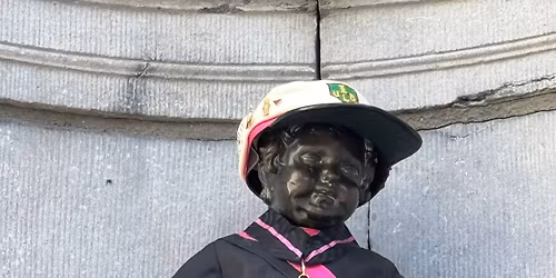 Habillage du Manneken-Pis par la Guilde Nightingale