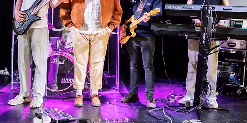 Danskurs f\u00f6r unga! Ut p\u00e5 dans med Luddes I Sala Folkets Park. Fr\u00e5n 15 \u00e5rs \u00e5lder och upp\u00e5t!