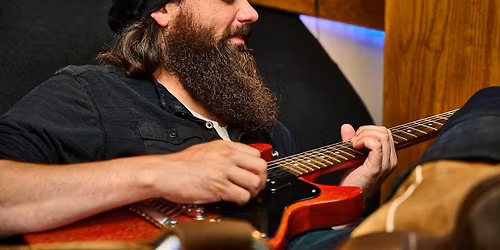 Live Music : Riley Holtz