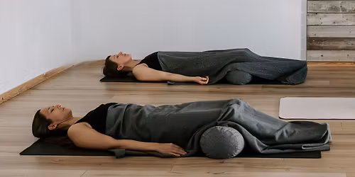 MediYoga - yoga p\u00e5 stol eller m\u00e5tte