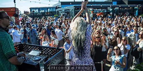 LUS p\u00e5 SUS - Fredrika & Friends dagsfest p\u00e5 Sthlm Under Stj\u00e4rnorna 