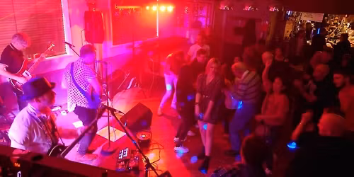 The Polaroidz playing at the Kings Arms, Bedford