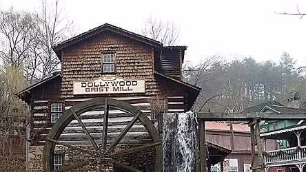 \ud83c\udfa2 A Day at Dollywood Weekend Getaway in Gatlinburg \ud83c\udf1f Just $299 Per Couple