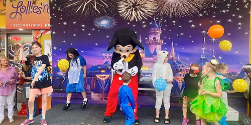 Disneyland Holiday Draw & Street Parade