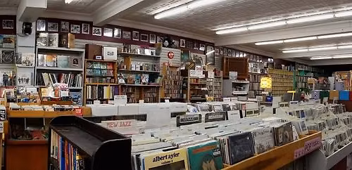 Yep, thats right. Tom is spinning records again!