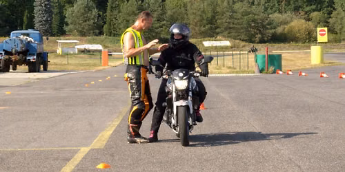 Moto\u0161kola na okruhu VYSOK\u00c9 M\u00ddTO