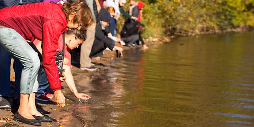 \u021ea\u021f\u00e1 Wakp\u00e1da\u014b Water Blessing