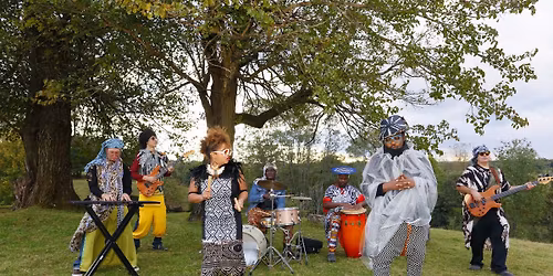 Tjovi Ginen Live at the Beehive