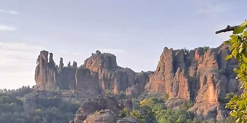 \u041f\u044a\u0442\u0435\u0448\u0435\u0441\u0442\u0432\u0438\u0435 \u0441\u0440\u0435\u0434 \u0441\u0432\u0435\u0449\u0435\u043d\u0438\u0442\u0435 \u0411\u0435\u043b\u043e\u0433\u0440\u0430\u0434\u0447\u0438\u0448\u043a\u0438 \u0441\u043a\u0430\u043b\u0438