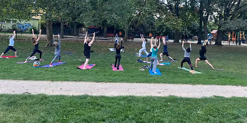 Yoga im Harry Bresslau Park)