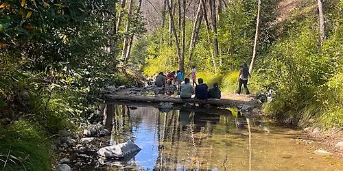Familias al Aire Libre en el Parque Regional de Hood Mountain