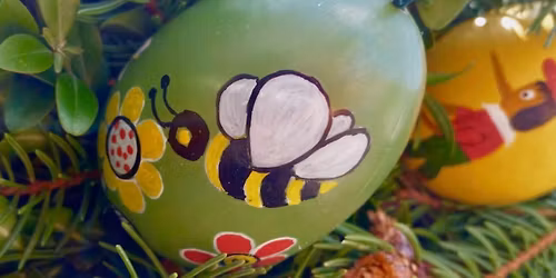 Ostereiersuche am Bienenhaus