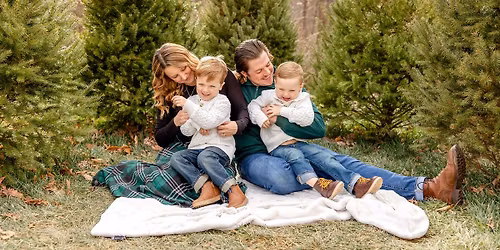 Tree Farm Holiday Mini Sessions 