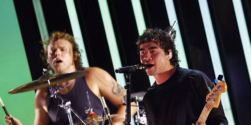 5 Seconds of Summer with The Band CAMINO