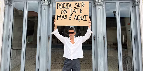 PODIA SER NA TATE MAS \u00c9 AQUI | Curadoria de Andr\u00e9 e. Teod\u00f3sio\/Teatro Praga, no Teatro S\u00e3o Luiz