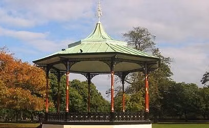 Laurence O n the Blistered Mirrors on GREENWICH PARK BANDSTAND