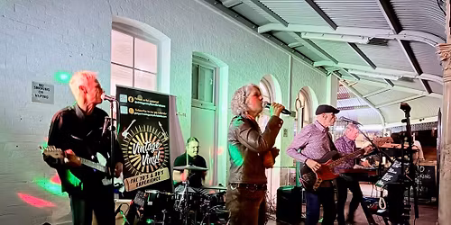 Metropole - Cold night. Hot band. Outdoor heaters.
