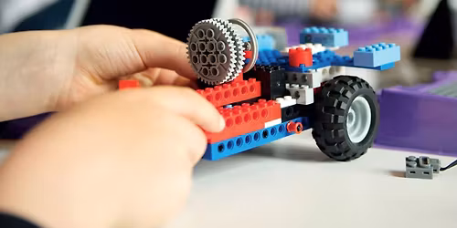 LEGO\u00ae-workshop: La familia \u2764\ufe0f \u2013 Bygg tillsammans och skapa n\u00e5got magiskt