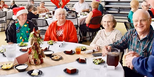 Almo\u00e7o de Natal da Terceira Idade - Seniors Christmas Lunch