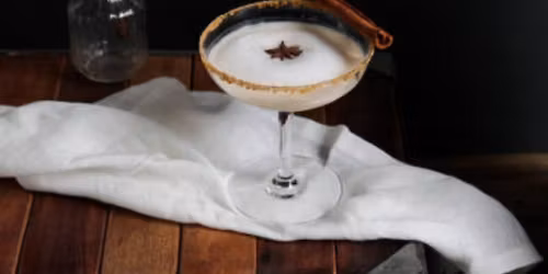 The Art Of Holiday Mixology: Craft Your Cheer