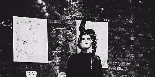 \ud83c\udfa9 Le Silence \u00c9loquent