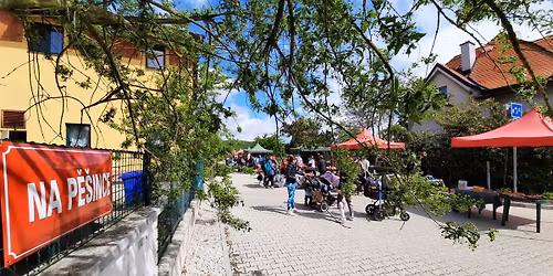 Jarn\u00ed Garage sale Lety