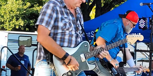 Walnutt Creek Cheeseballz @ Bobbie Sues Roadhouse!!