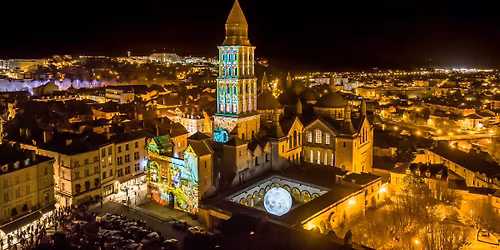 SUR LES TOITS DE LA CATH\u00c9DRALE