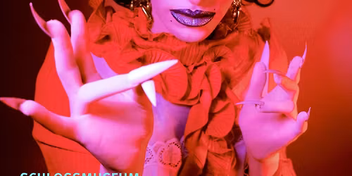 Pearls Becoming - Guided Tour with Drag Queen Hassandra (English)