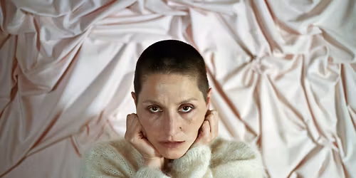 Cate Le Bon, support: H. Hawkline - S\u00e4\u00e4lchen, Berlin