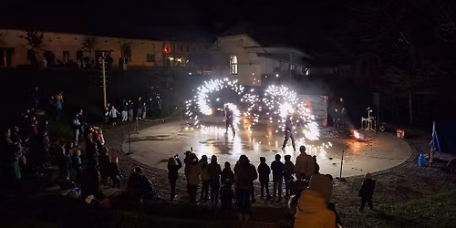 Lucerni\u010dkov\u00fd pr\u016fvod s Oh\u0148ovou show Fajr\u00e1ci