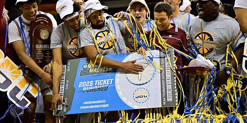 Old Dominion Monarchs at Arkansas State Red Wolves Mens Basketball